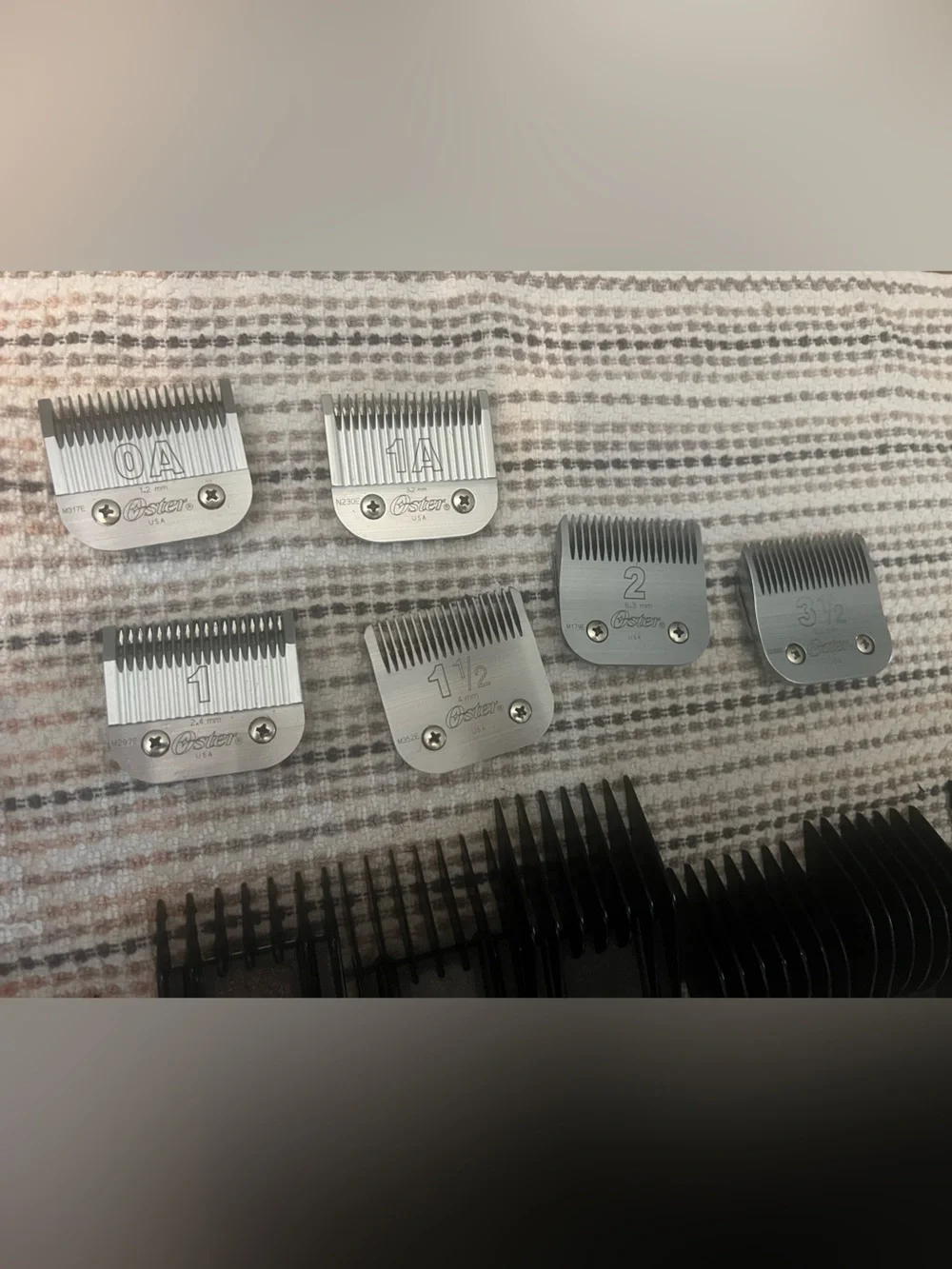 Oster 76 Classic Clippers with blades and attachments